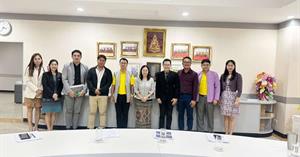 สภาพนักงานมหาวิทยาลัยพะเยาเข้าพบ   รองศาสตราจารย์ ดร.สุภกร พงศบางโพธิ์  อธิการบดีมหาวิทยาลัยพะเยา   ????รองศาสตราจารย์ ดร.ดิเรก ธีระภูธร  รองอธิการบดีฝ่ายสื่อสารองค์กร